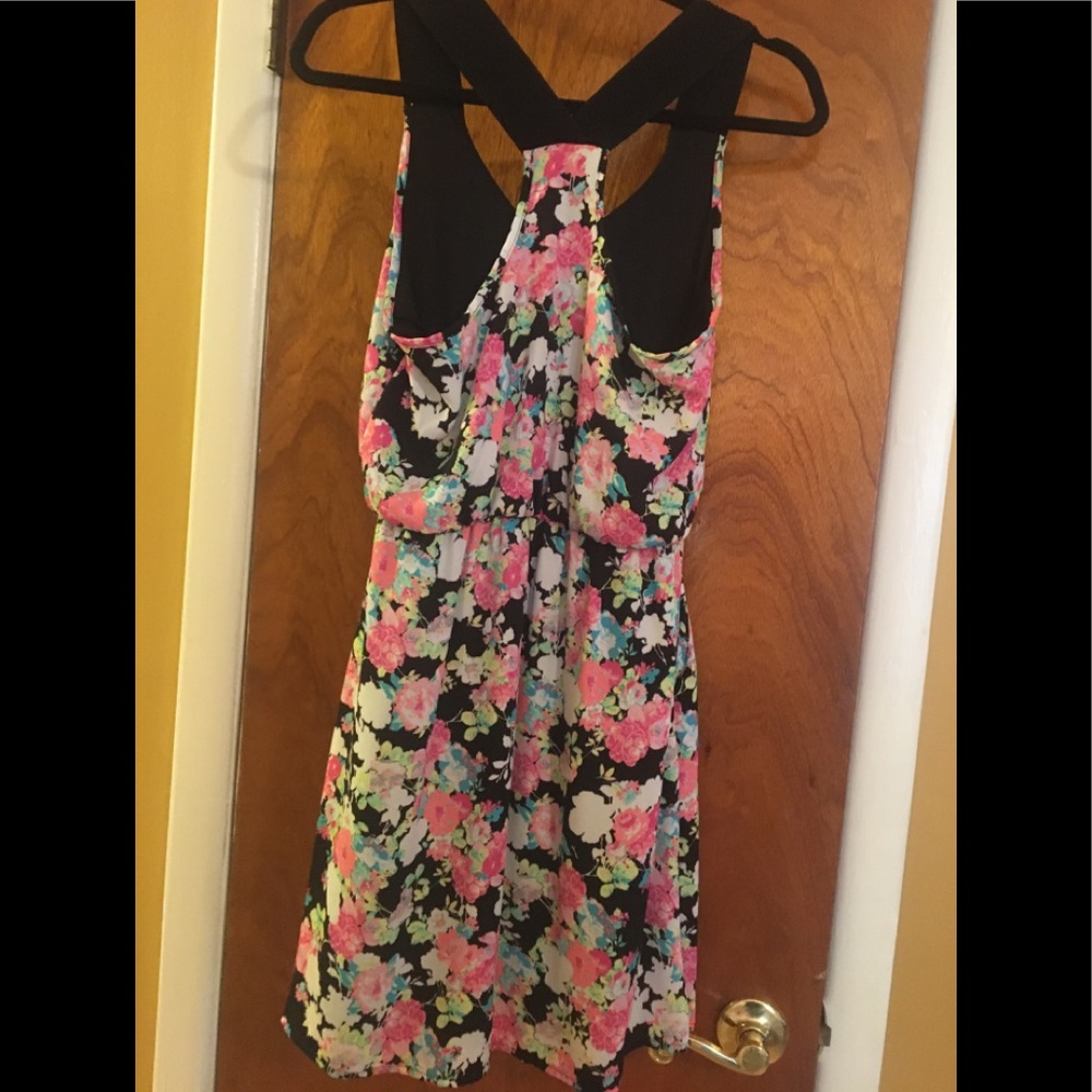 🎉 Xhilaration Junior’s floral racer back dress - Picture 3 of 7